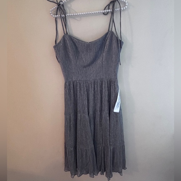 NWT Nordstrom Dress the Population Dream Metallic Tiered Midi Dress Size: Small - Picture 7 of 12